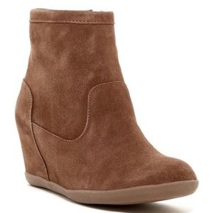 Minnetonka Suede Zip Up Booties-Dusty Brown Size 8